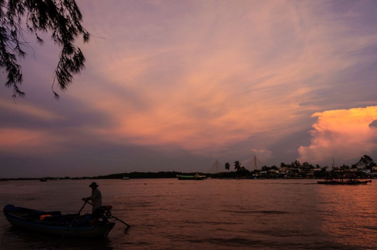 Capture the romantic essence of Can Tho’s riverside gem
