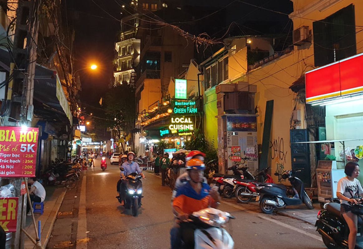 Experience Hanoi Tours with sustainable dining