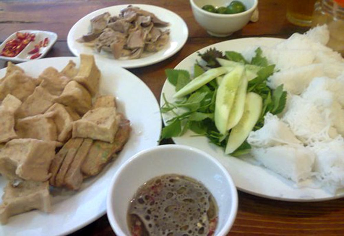 Start your Hanoi Travel with a savory tray