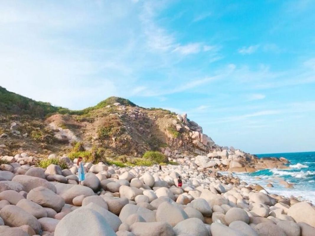 Capture the rugged essence of Khanh Hoa’s coastal gem