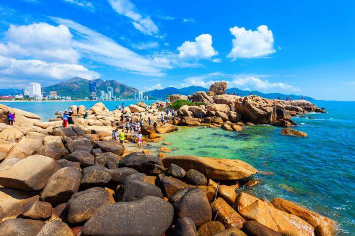 Photograph the pristine allure of Khanh Hoa’s coastline