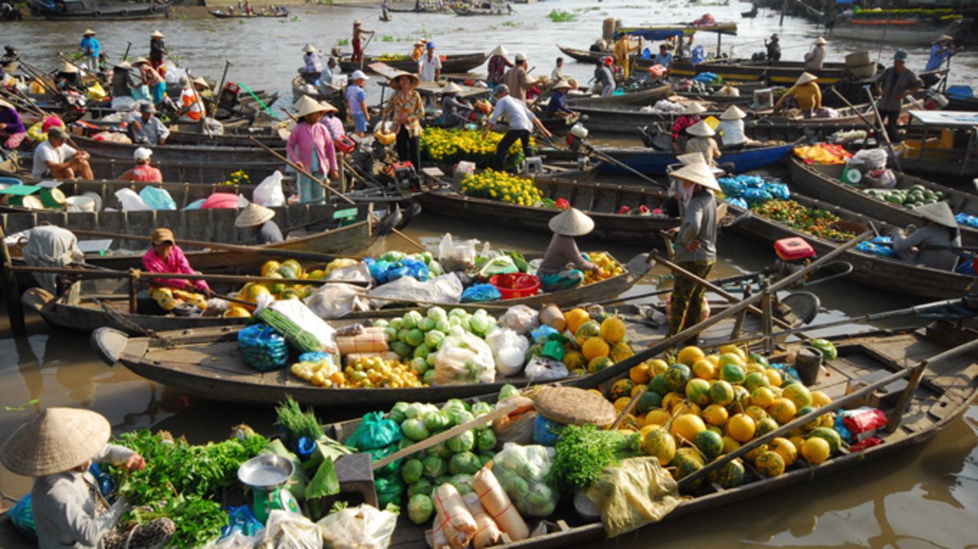 Photograph the colorful allure of An Giang’s market scene