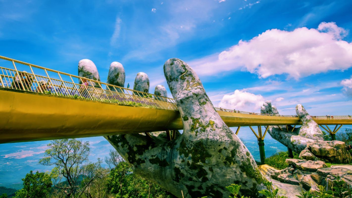Capture the surreal beauty of Da Nang’s mountain gem