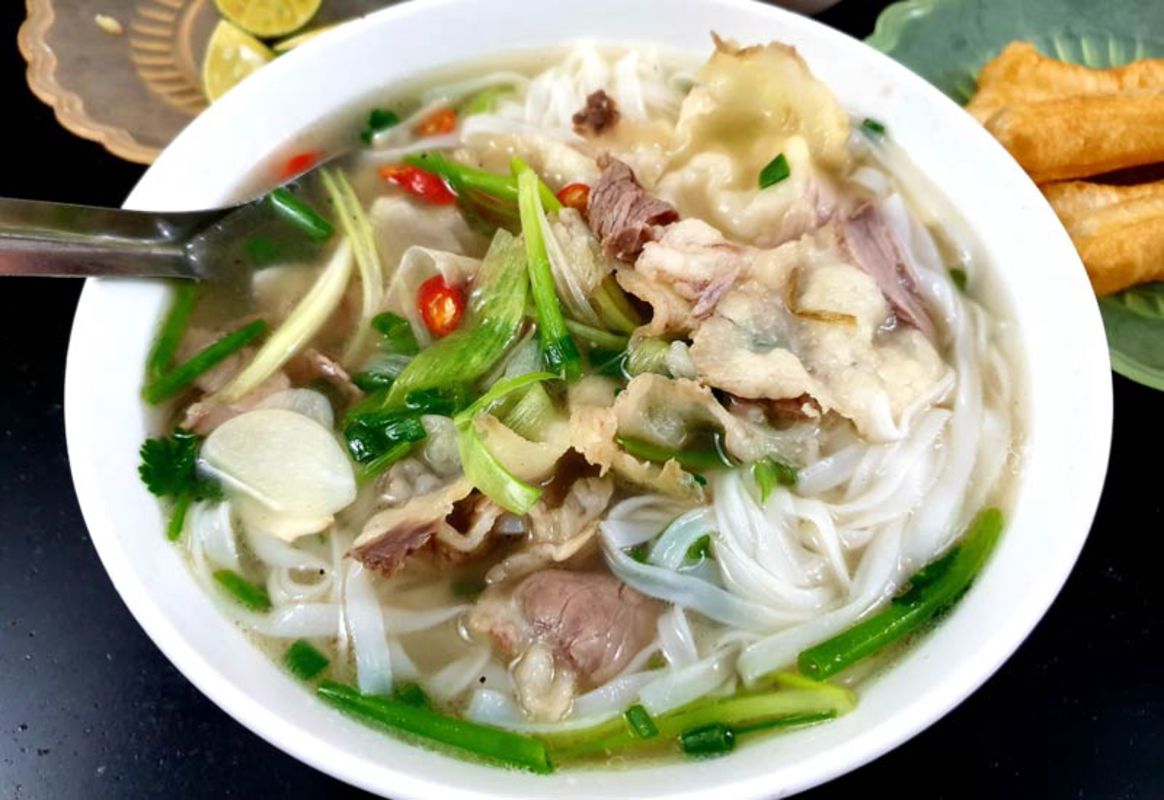 Experience Hanoi Tours with sustainable dining