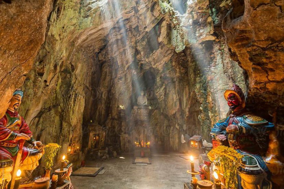 Is there any Temples inside Marble Mountain?