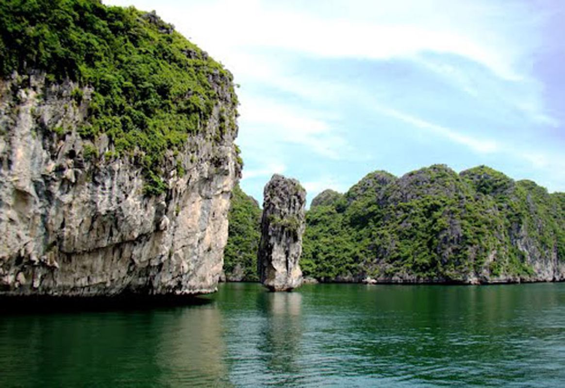 Capture the poetic beauty of Halong Bay’s geological gem