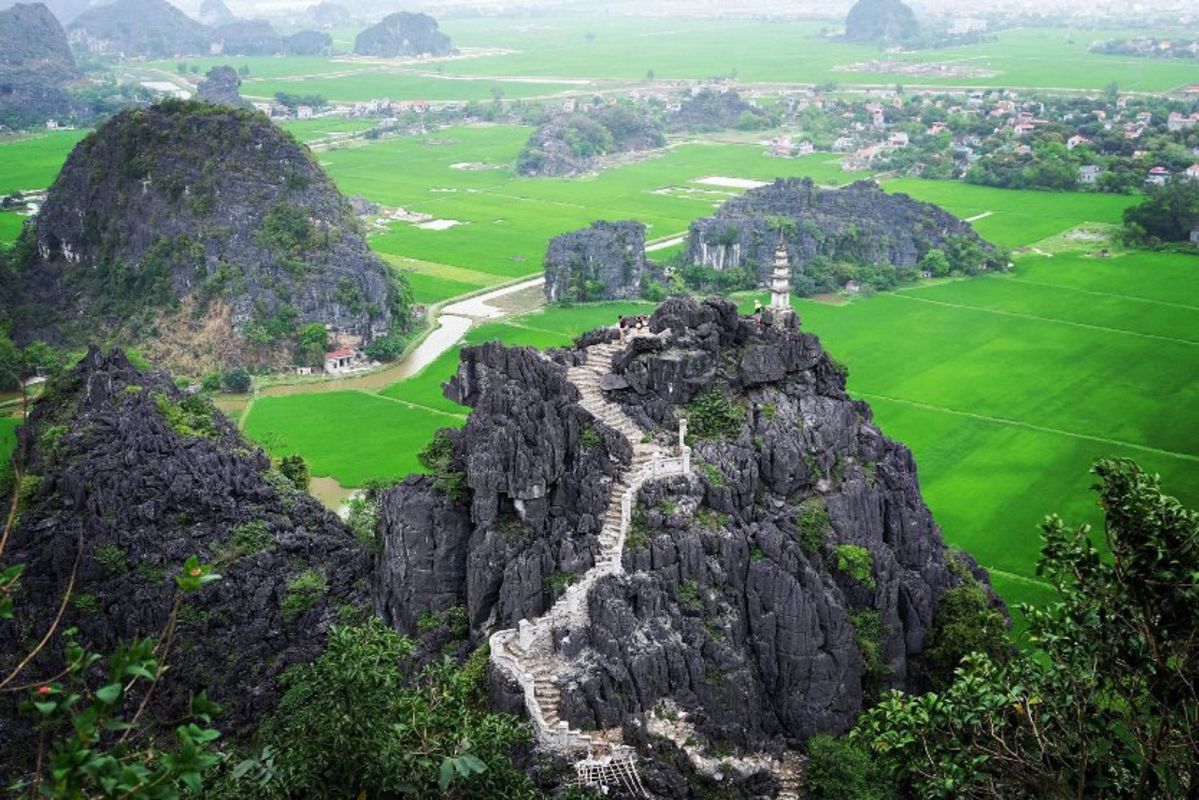 Capture the stunning beauty of Ninh Binh’s scenic masterpiece