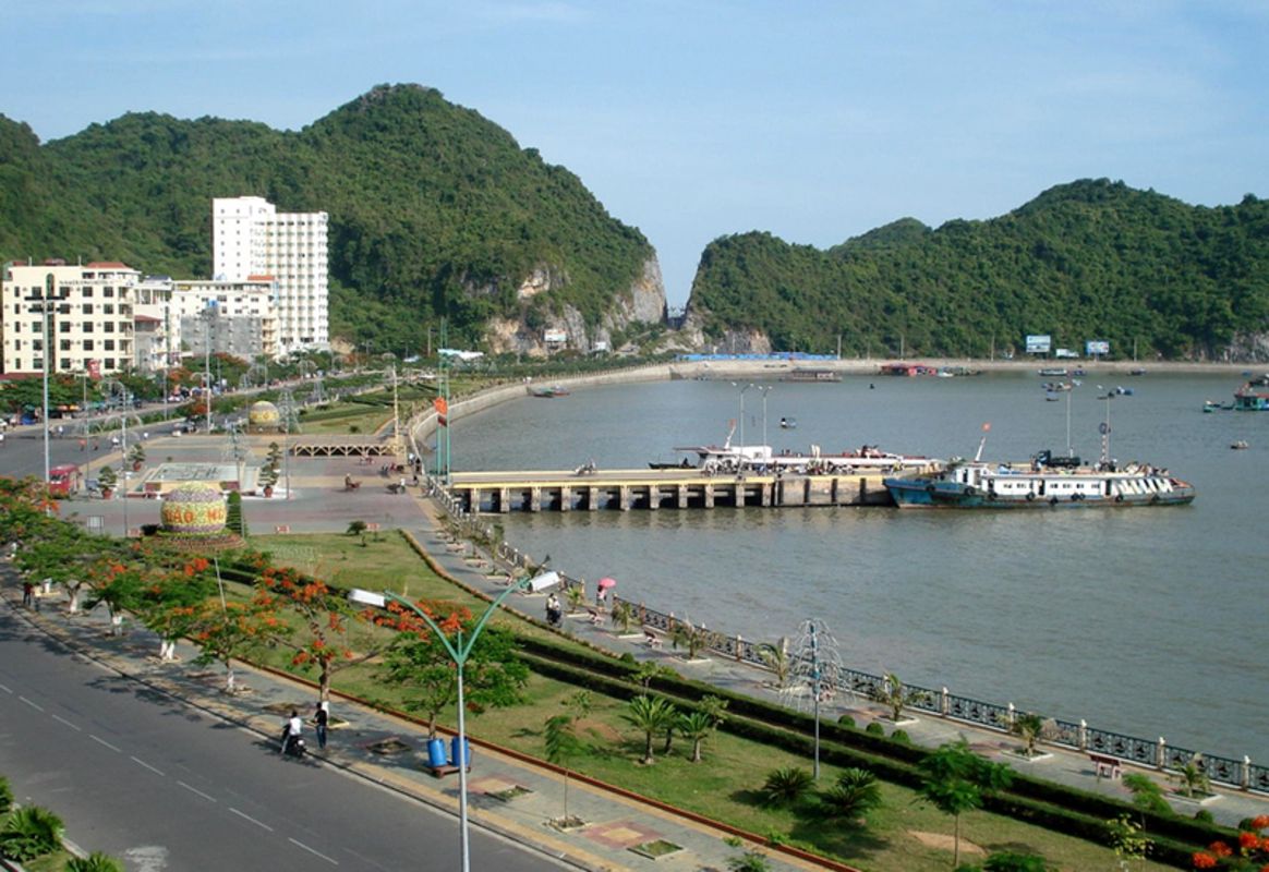 Photograph the golden allure of Cat Ba’s shores
