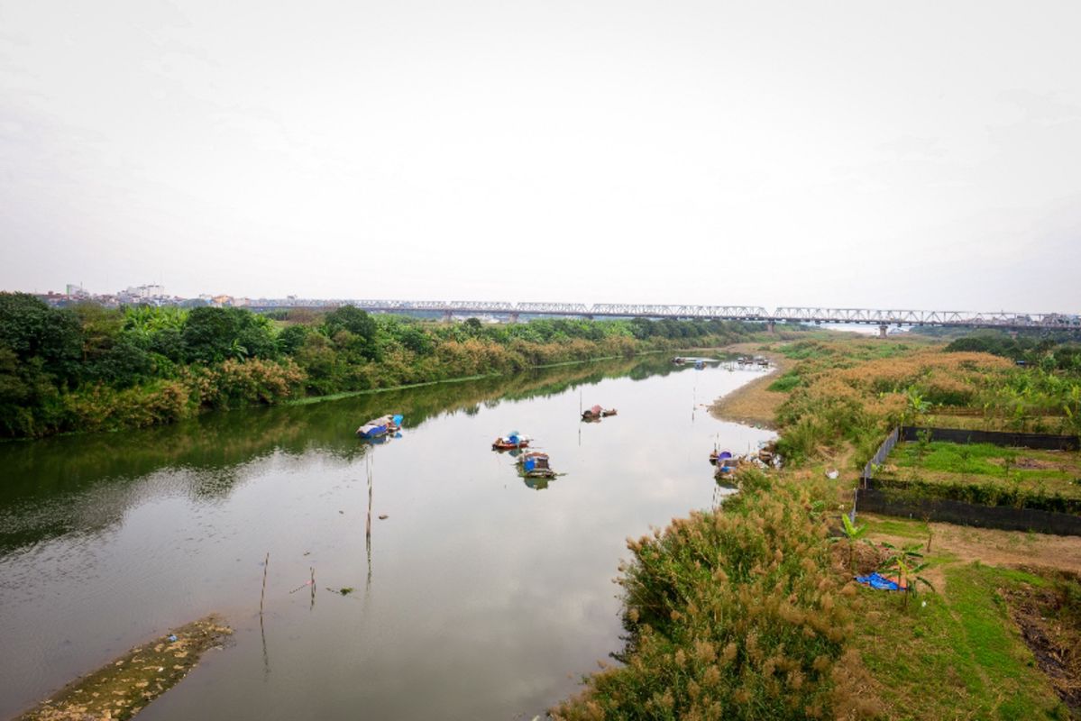 Enjoy stunning vistas from Hanoi’s landmark bridge