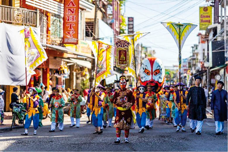 Experience Vietnam’s culture with guided tours