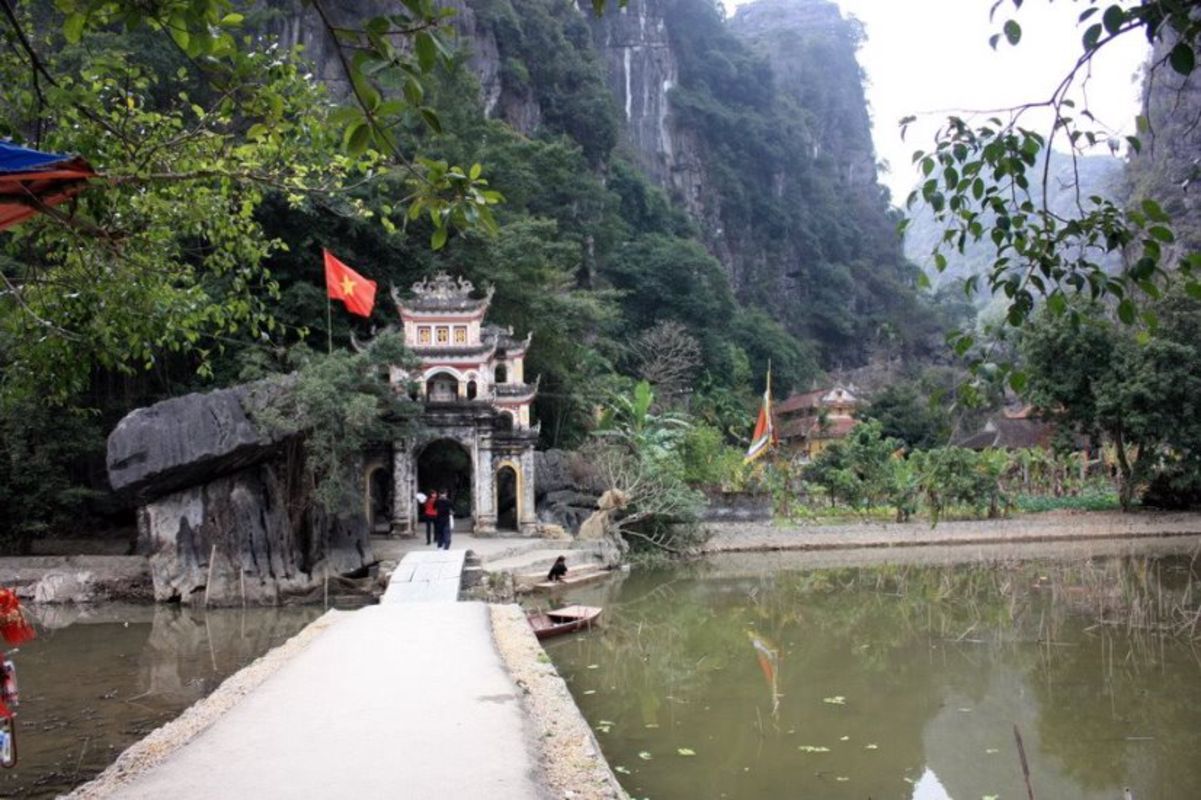 Capture the authentic charm of Ninh Binh’s culture