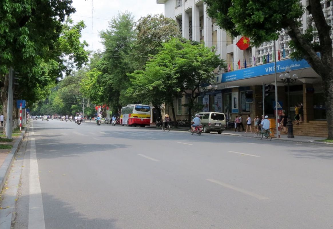Capture the vibrant energy of Hanoi’s walking streets