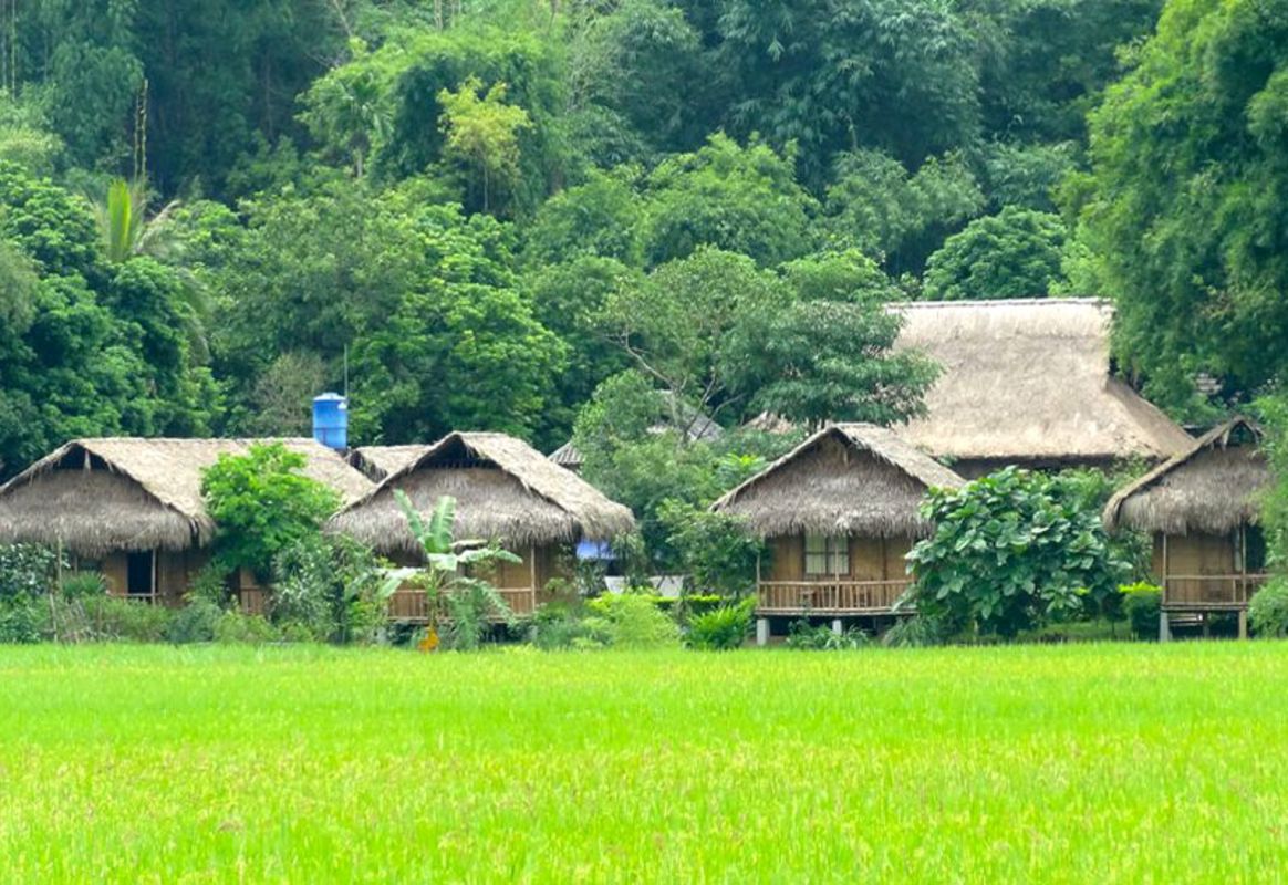 Mai Chau valley – the less touristic & rural landscapes of mountains & ethnic villages.