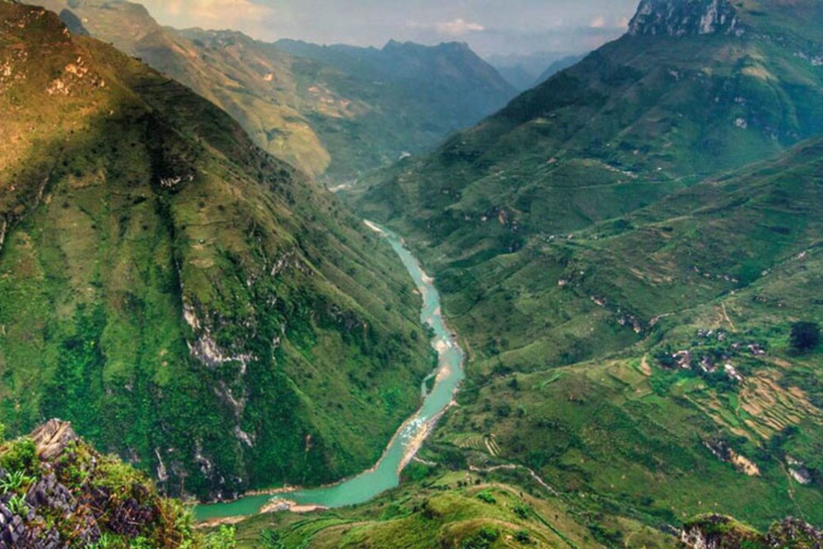 Dive into the adventurous charm of Ha Giang Travel