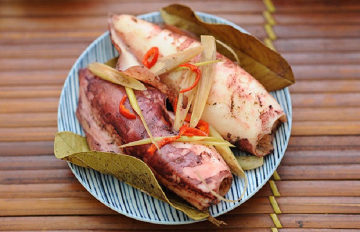 Photograph the vibrant allure of Khanh Hoa’s cuisine