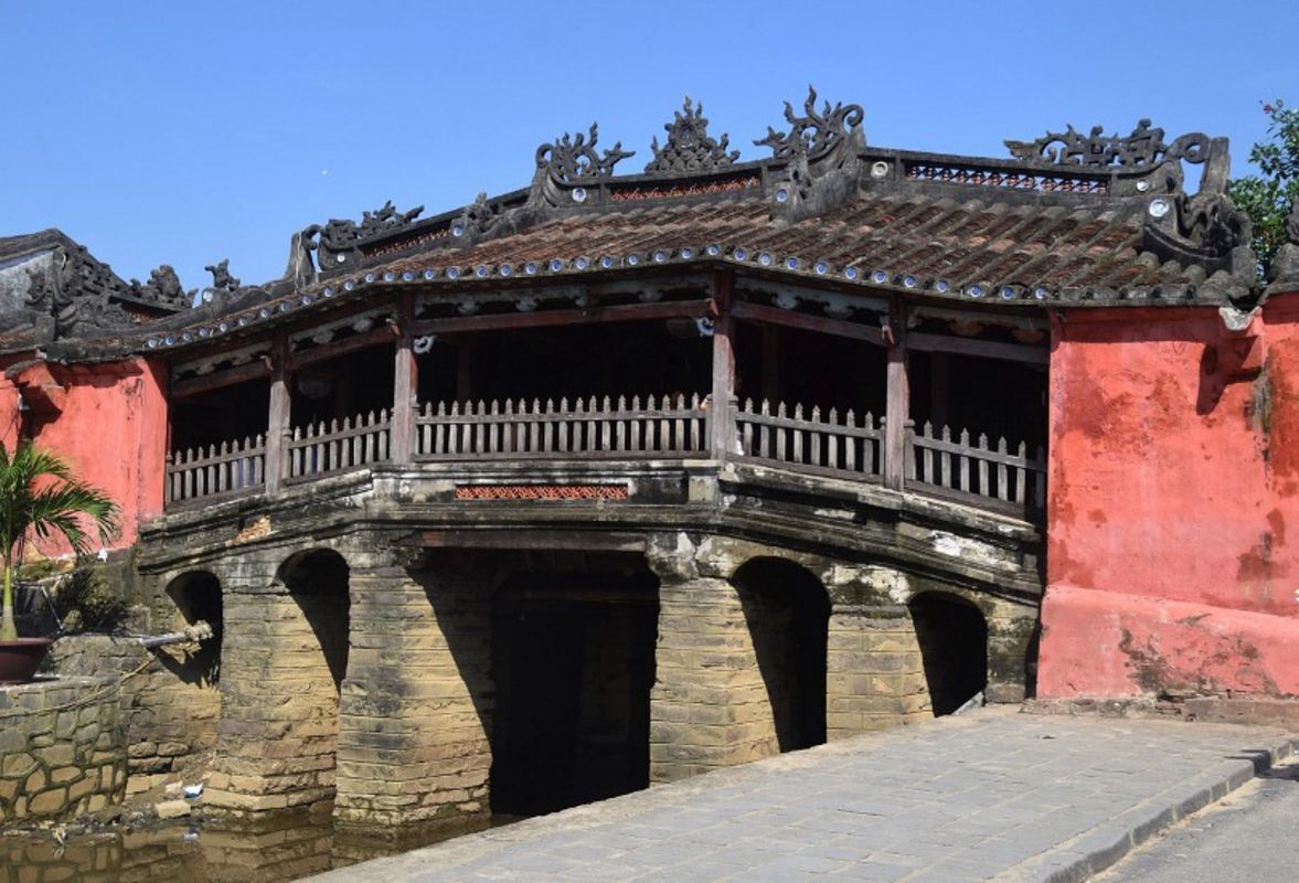 Where is the Pagoda Bridge?