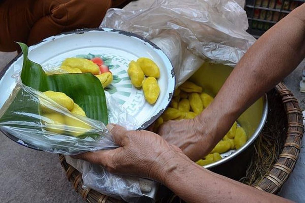 Thai Binh Turmeric Cake "Bánh Nghệ"