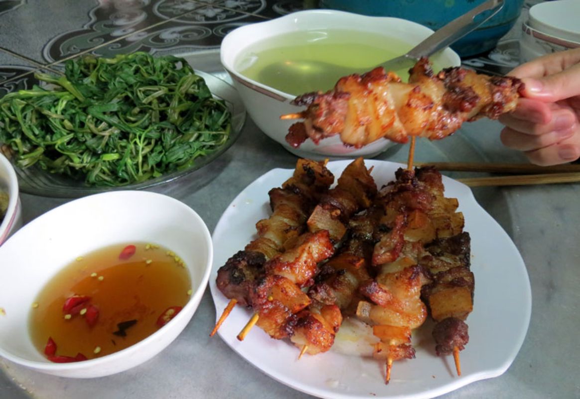 Experience authentic family meals in Vietnamese homes