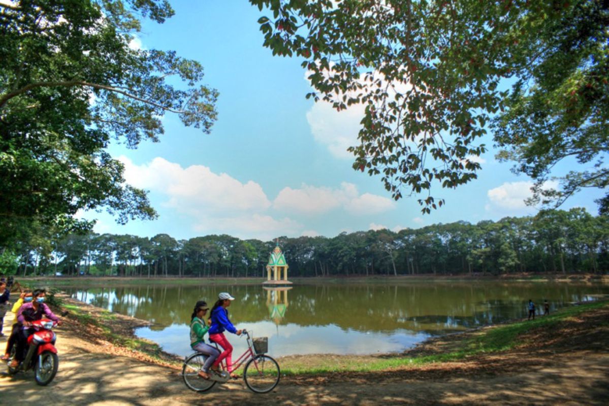 Experience Vinh Long Tours with sustainable adventures