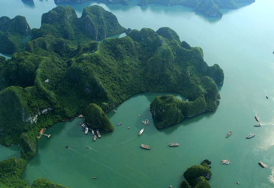 Photograph the scenic allure of Ngón Tay Islet’s coastal haven
