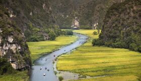 Capture the serene beauty of Ninh Binh’s waterway gem