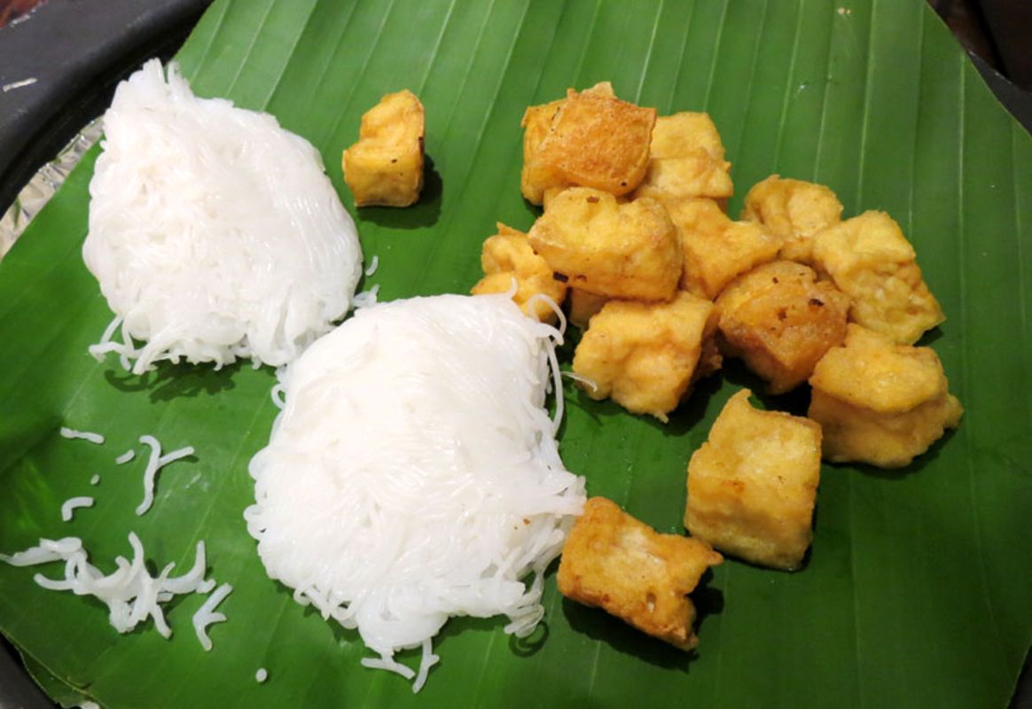 Experience Hanoi Tours with sustainable dining