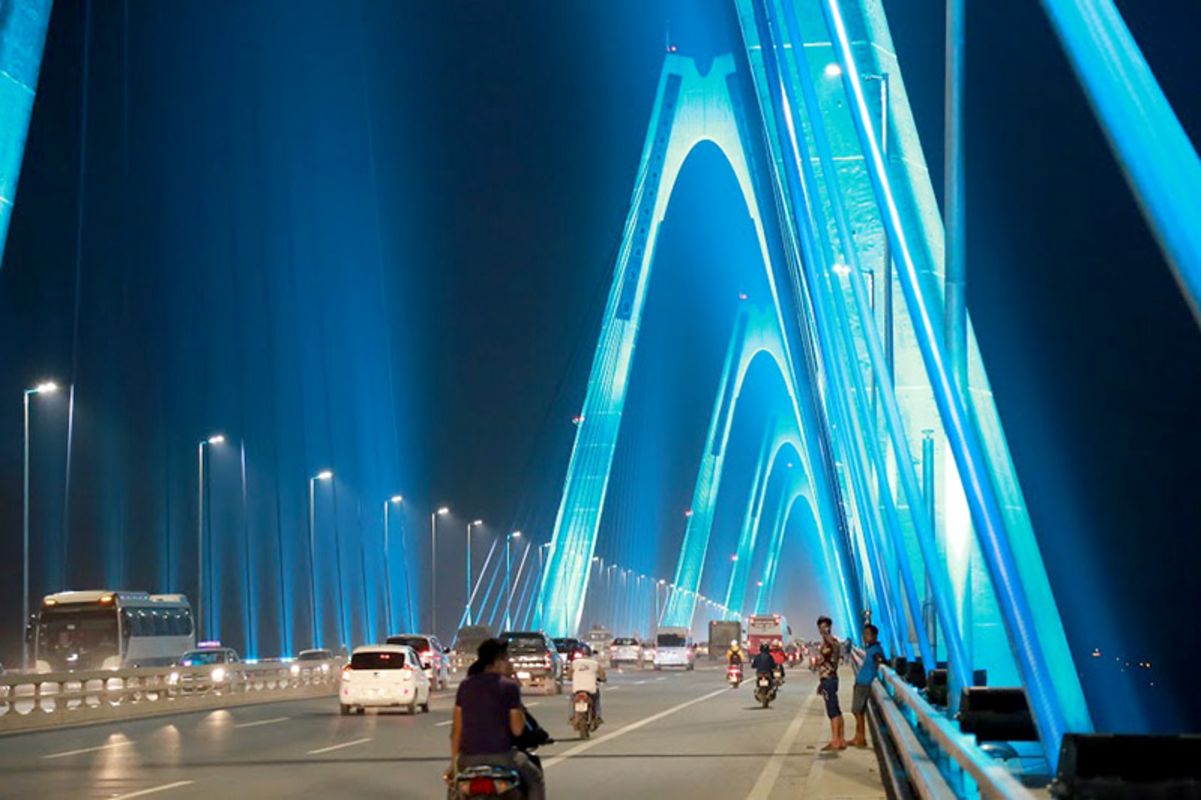 Capture the authentic charm of Hanoi’s scenic routes