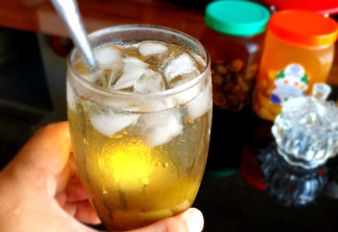 Capture the refreshing essence of Hanoi’s sidewalk gem