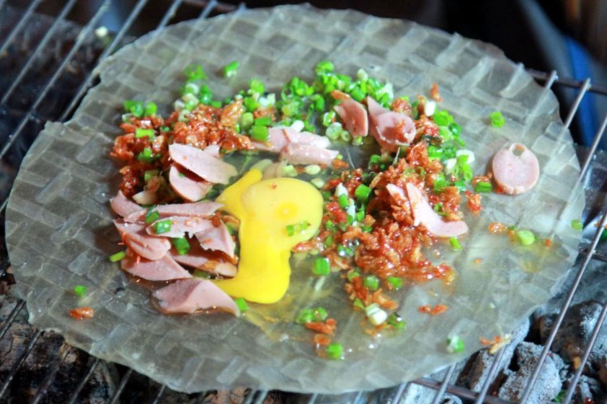 Capture the crispy allure of Da Lat’s street food gem