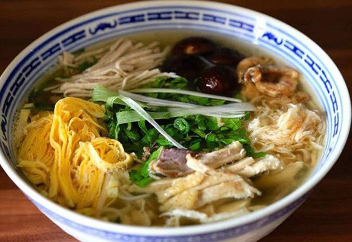 Experience Hanoi Tours with sustainable dining