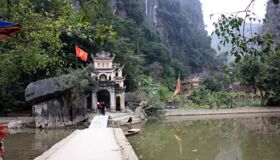 Dive into the cultural charm of Ninh Binh Travel