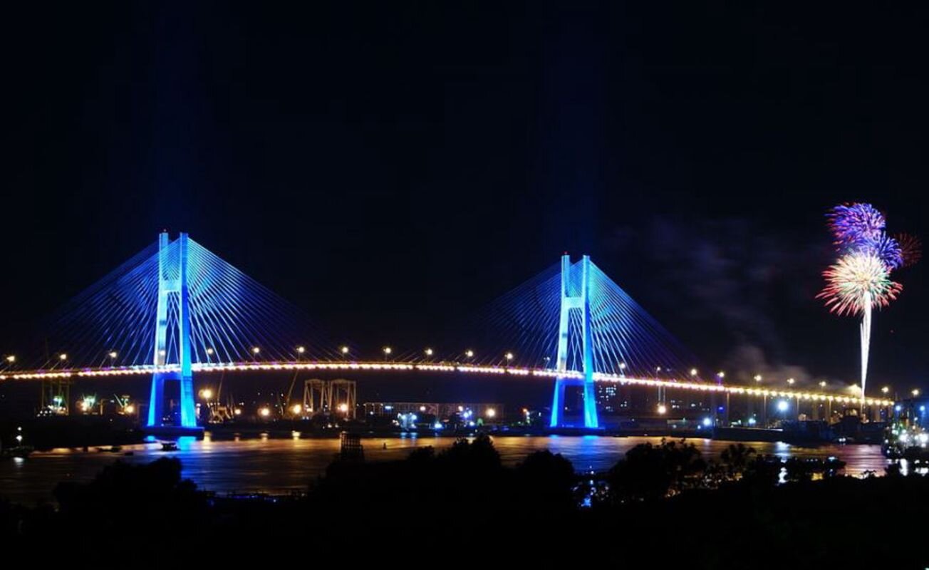 Discover the 140m pylons built in staged construction