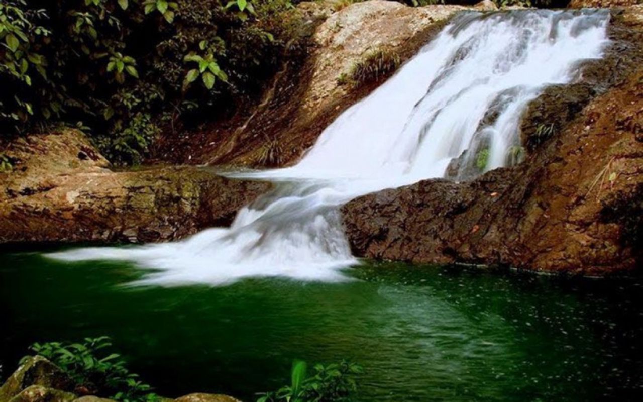 Cuu Thac Tu Son - The fairyland of 9 waterfalls