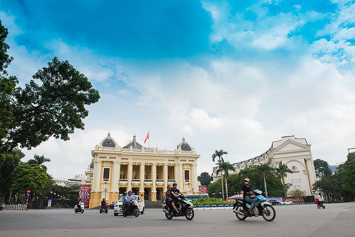 Start your Hanoi Travel with vibrant street vibes