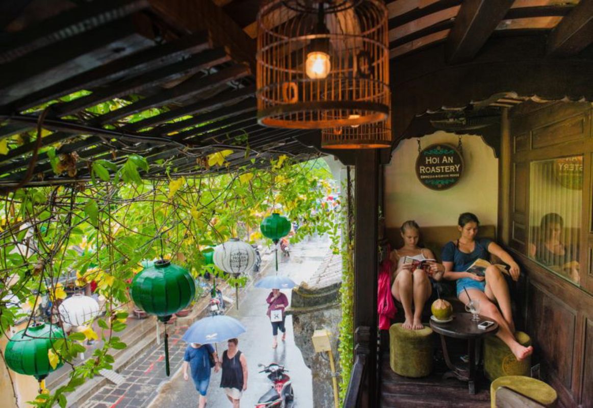 Capture the elegant charm of Hoi An’s nightlife gem