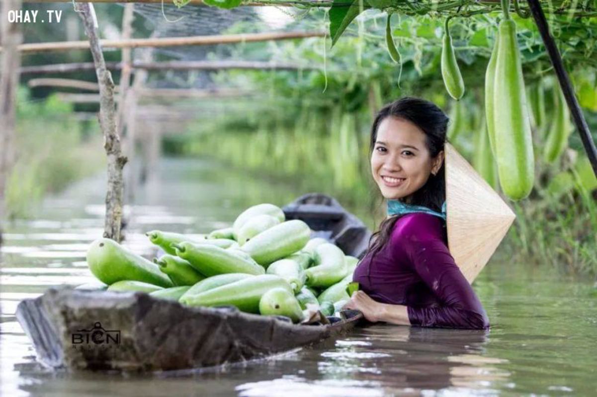 Capture the lively essence of Vinh Long’s Mekong Delta gem