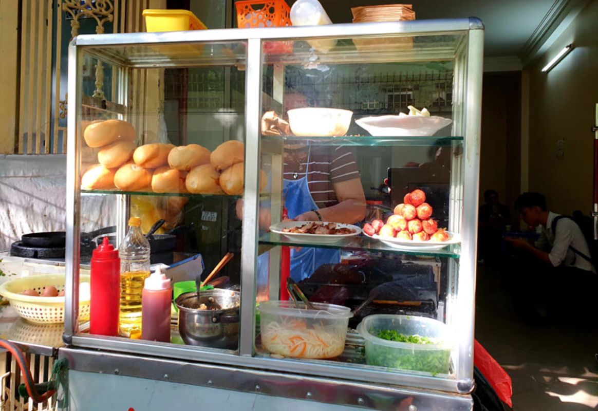 Experience Hanoi Tours with sustainable dining