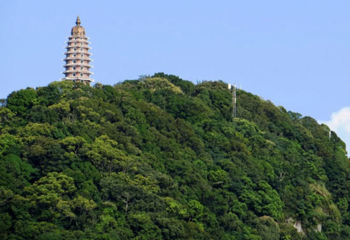 Capture the spiritual beauty of Ba Vi’s scenic gem
