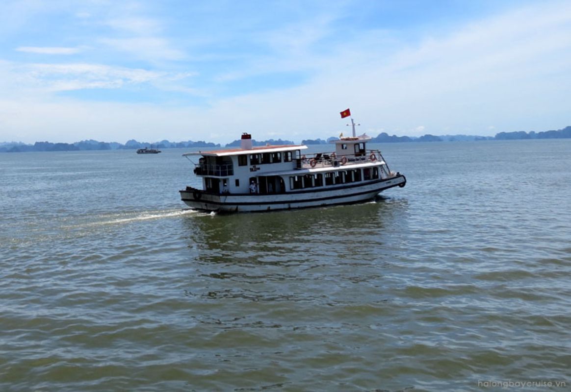 Learn Bai Tu Long’s UNESCO heritage with expert insights