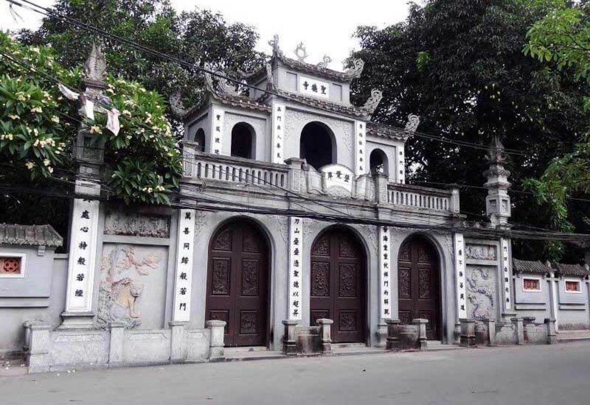 Photograph the historic allure of Hà Pagoda’s heritage