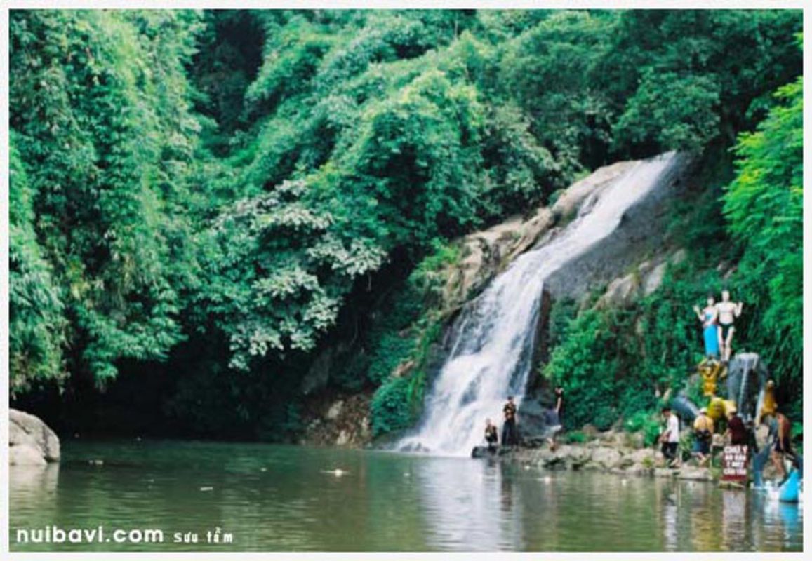 Learn Hanoi’s natural heritage with expert insights
