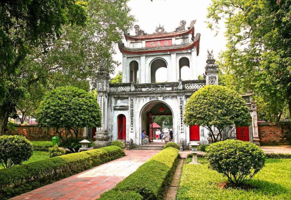 Learn Hanoi’s cultural legacy with expert insights